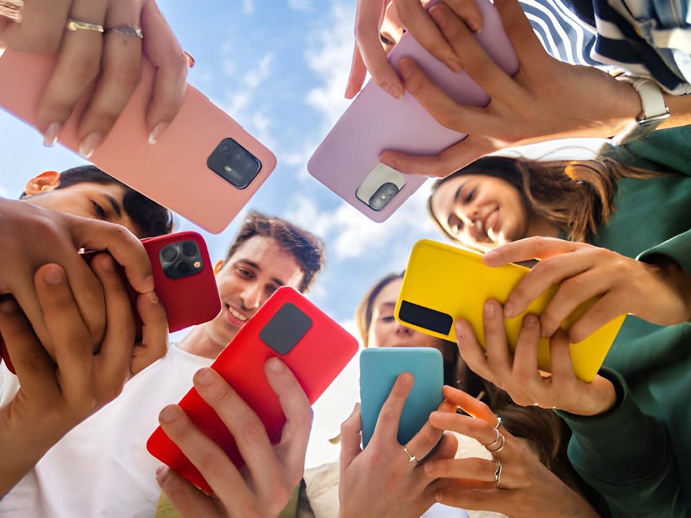 Social & messaging